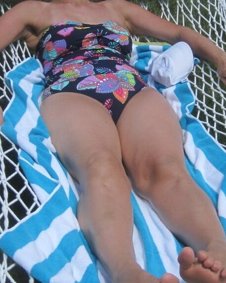 Sexy matures in swimsuits