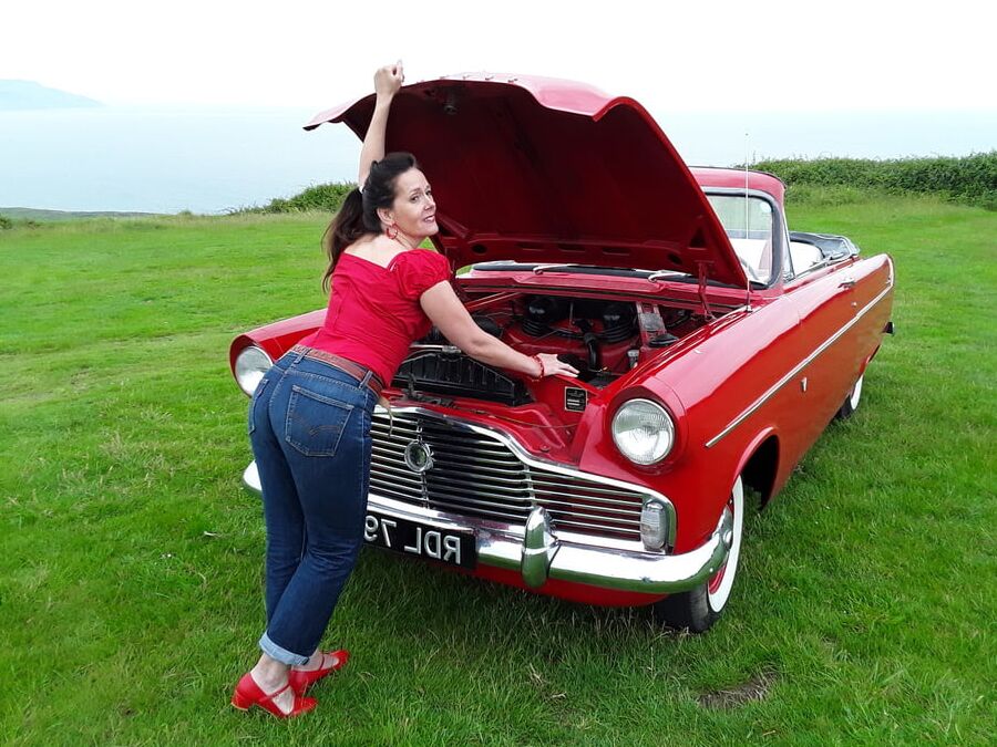 Shoe Fetish Mrs in her red shoes