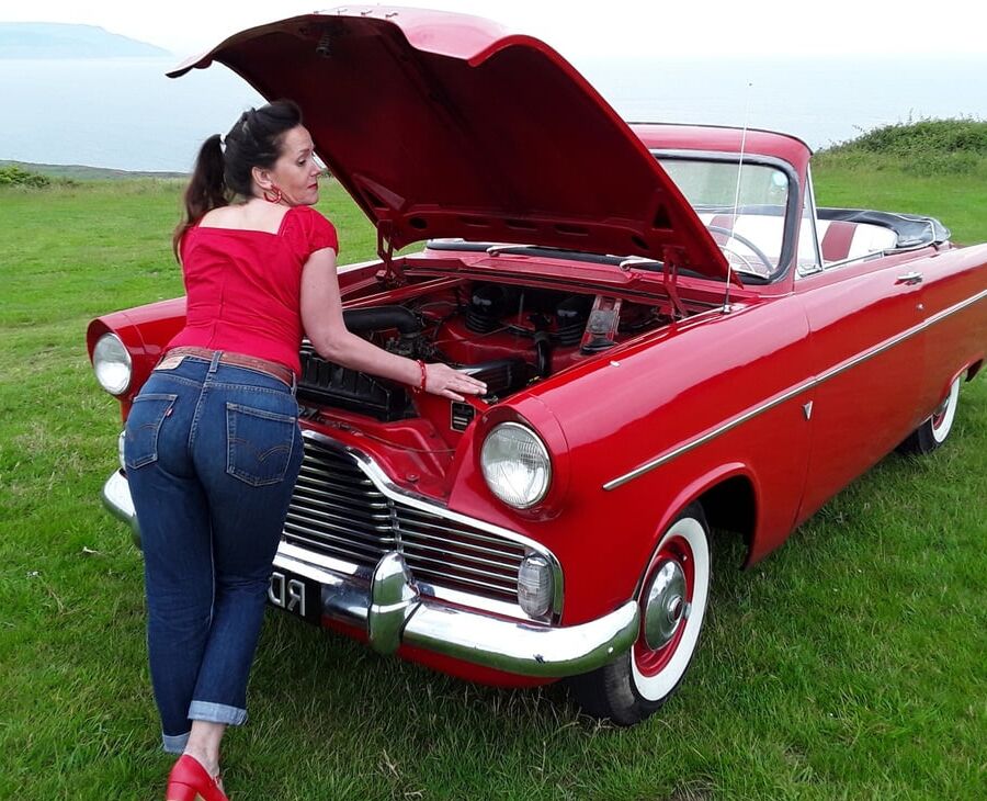 Shoe Fetish Mrs in her red shoes