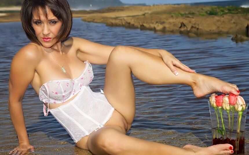 brunette GILF