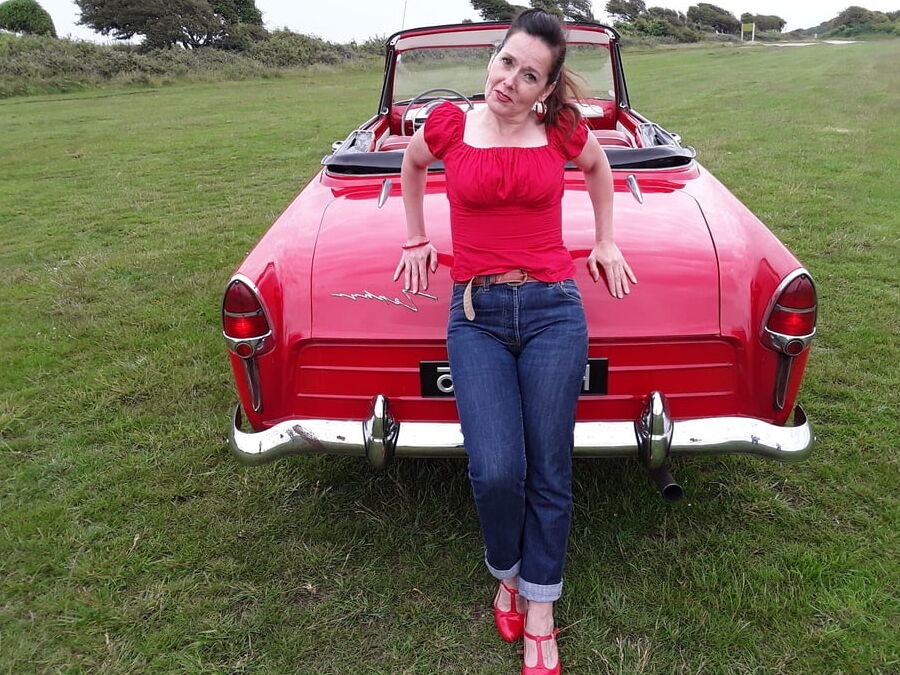 Shoe Fetish Mrs in her red shoes