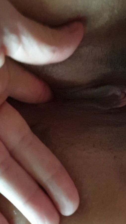 Je doigte la chatte de ma femme