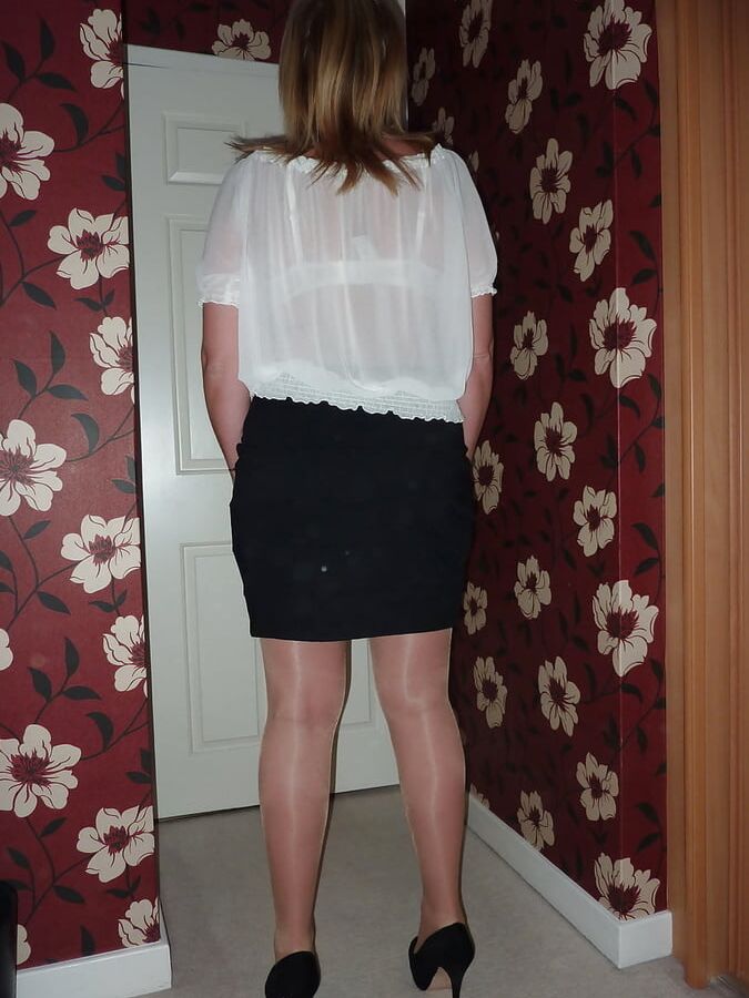 Elegant Dressed LADY&;s
