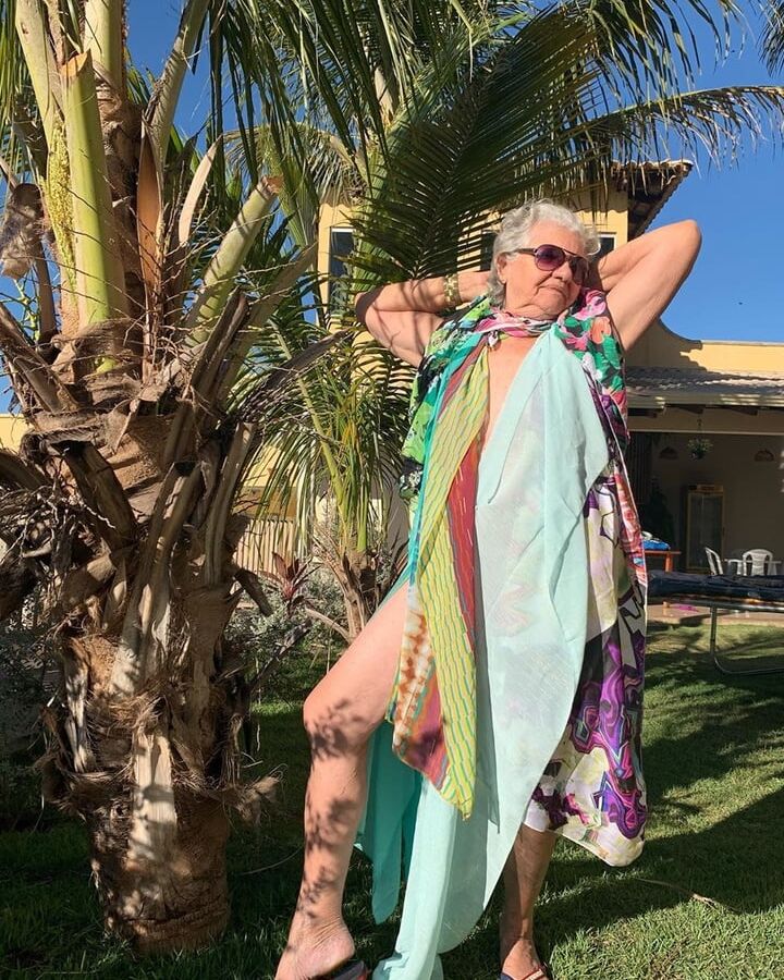 LATIN GRANNY