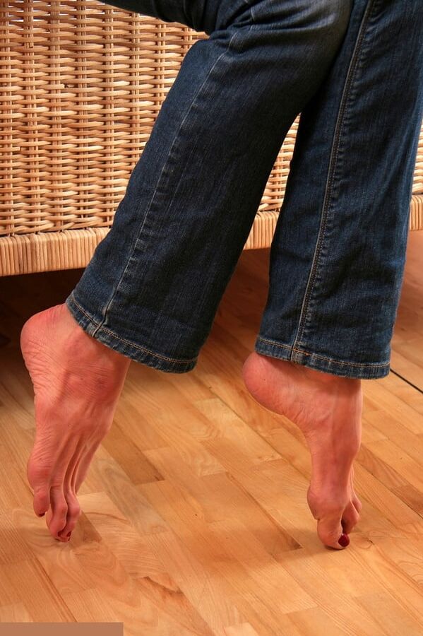 feet of a girl who likes to dance