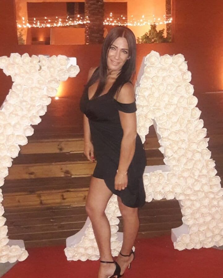 Sexy dark haired milf for comments and cumtribute