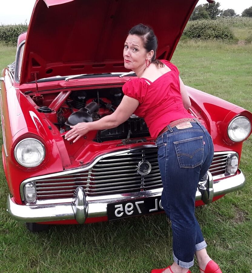 Shoe Fetish Mrs in her red shoes