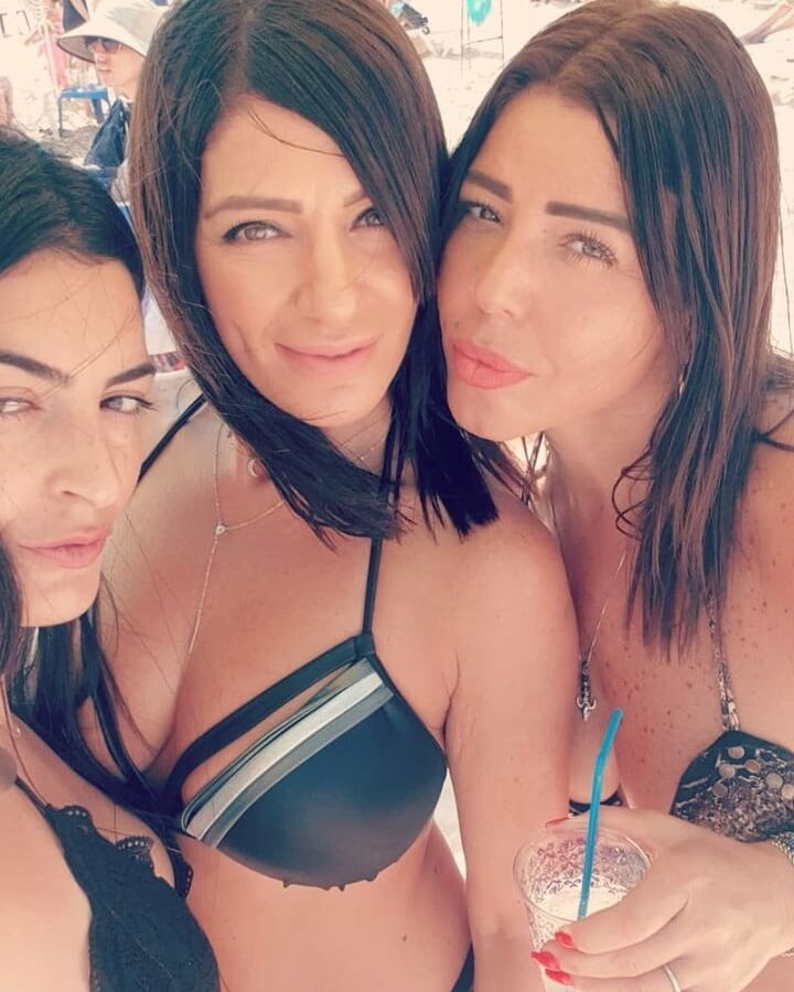 Sexy dark haired milf for comments and cumtribute