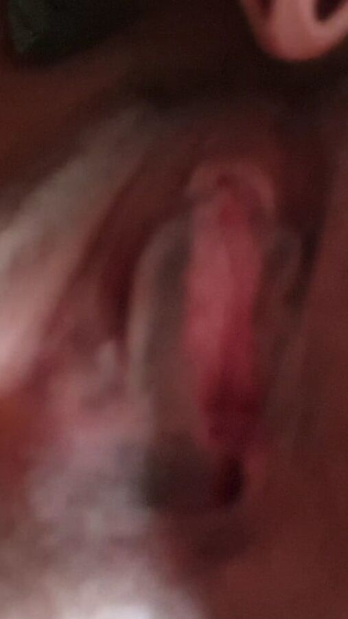 Je doigte la chatte de ma femme