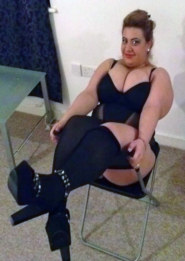 She like to pose