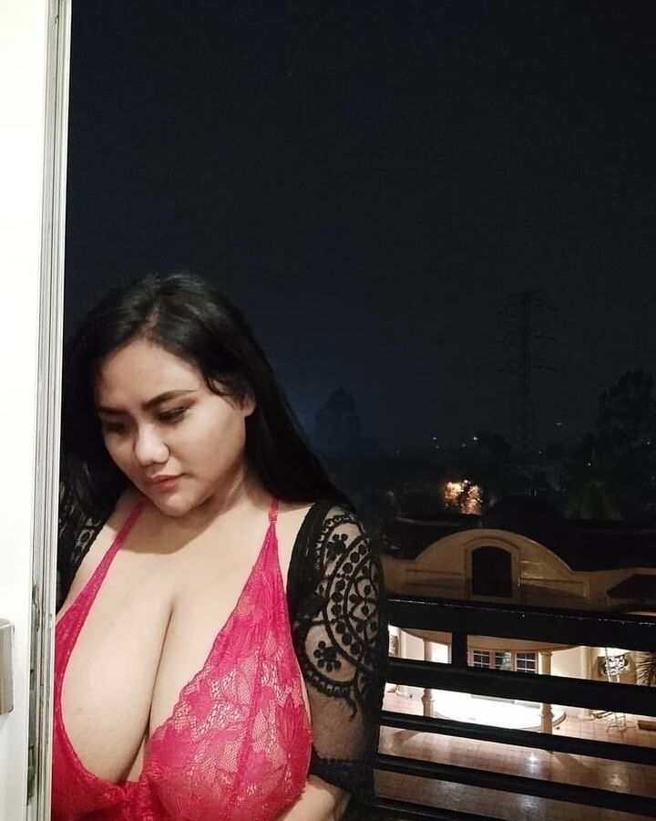 Wina Busty Indonesian
