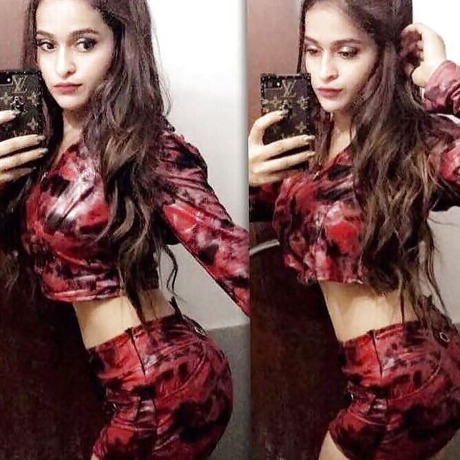 ht girl favrit pose