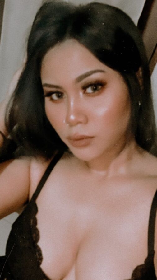 Twitter Girl
