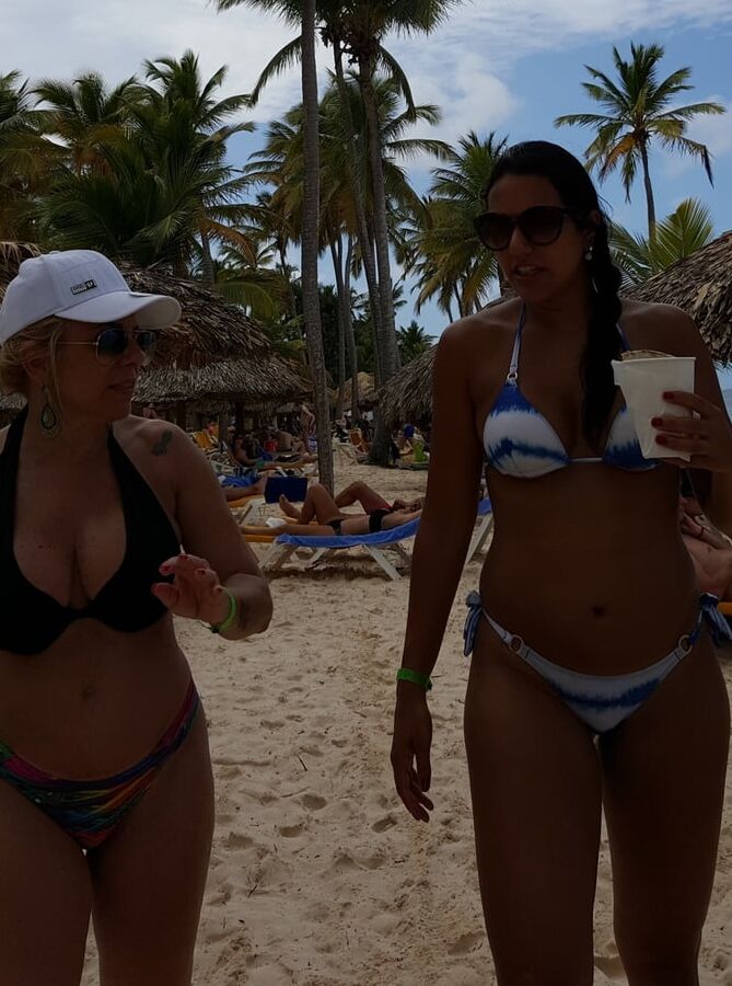 nice ass in thong at the beach