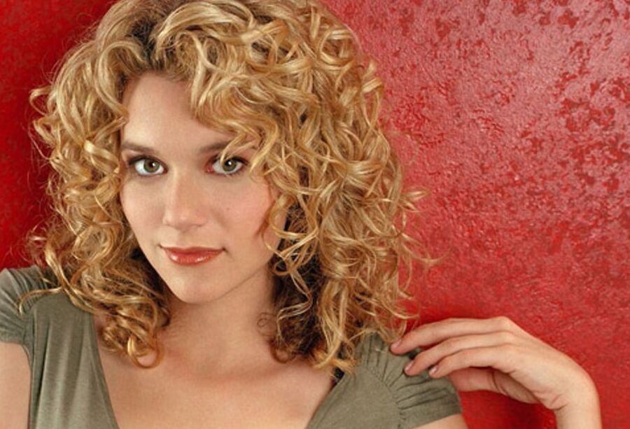 hilarie burton