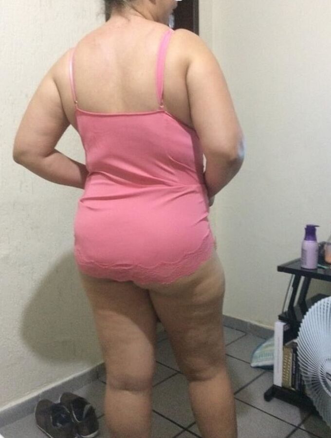 Huge Ass Big Tits Mature Columbian Wife
