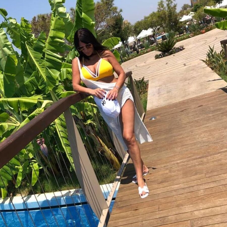 Sexy dark haired milf for comments and cumtribute