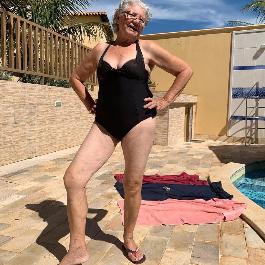 LATIN GRANNY