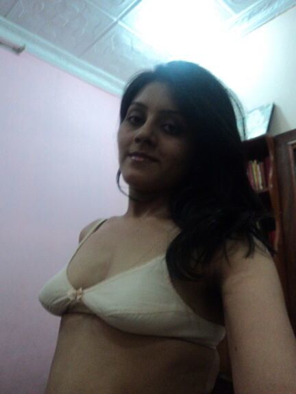 Desi Pakistan wife Aarthi pics shared with ex-bf