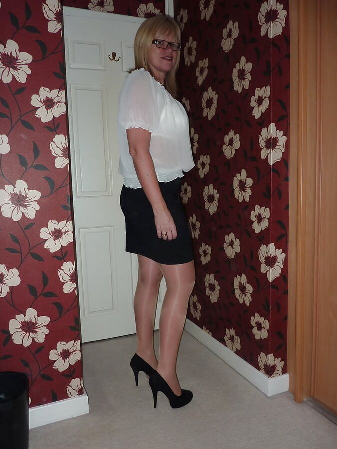 Elegant Dressed LADY&;s