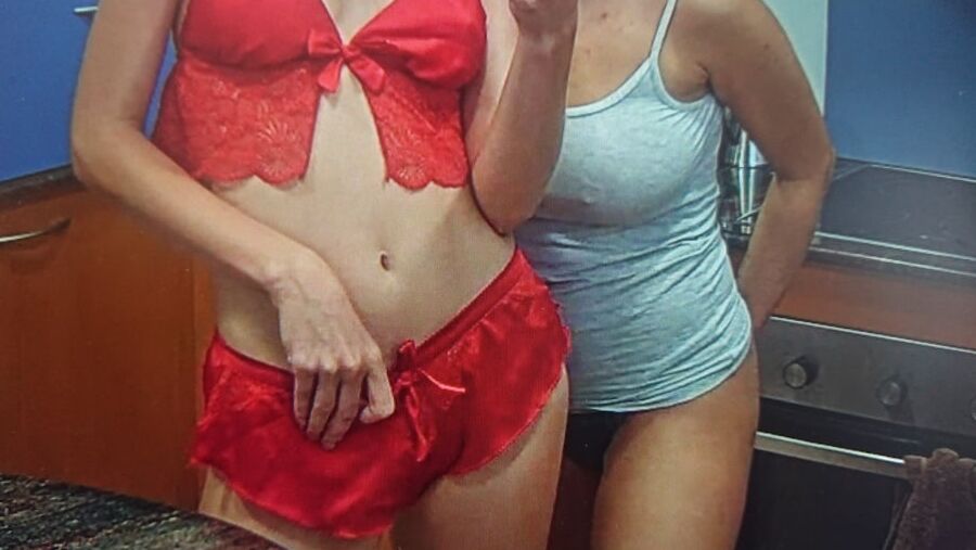Sexy Girls on cam in kitchen