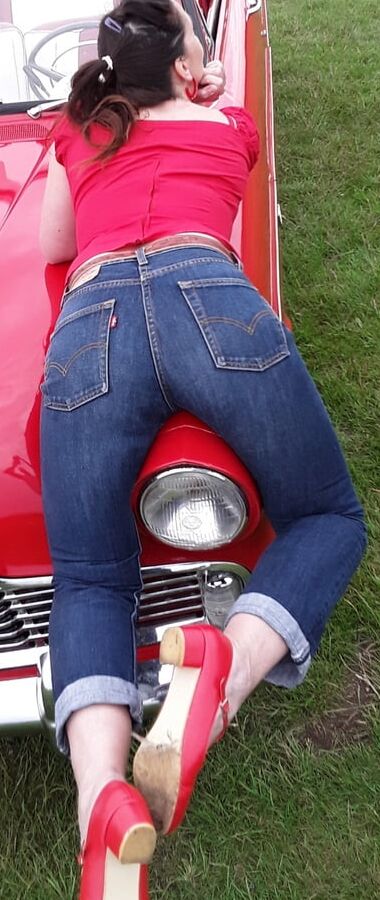 Shoe Fetish Mrs in her red shoes