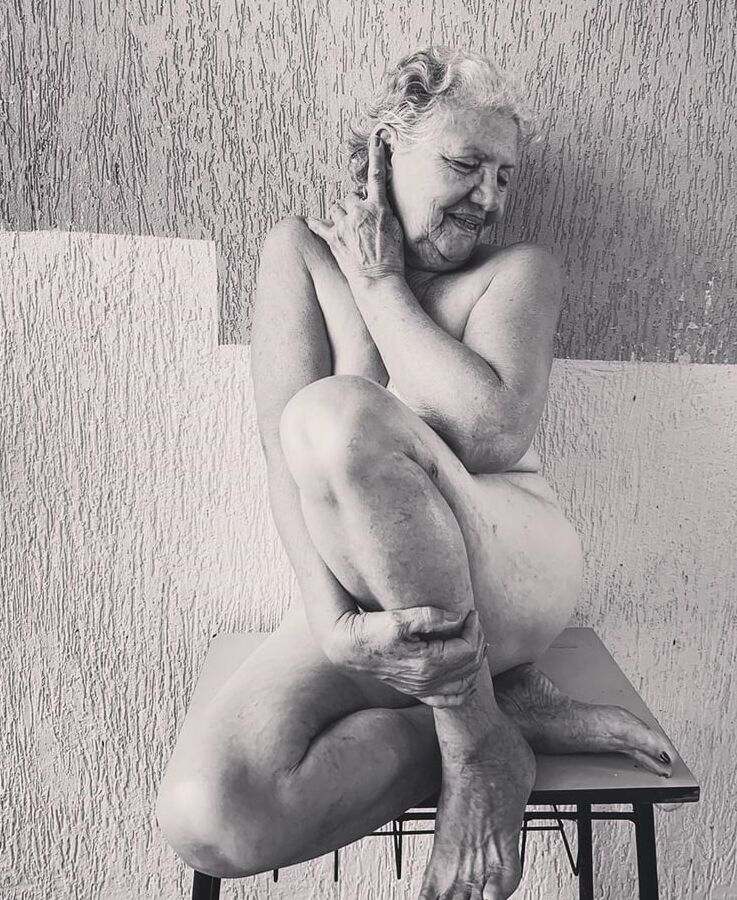 LATIN GRANNY