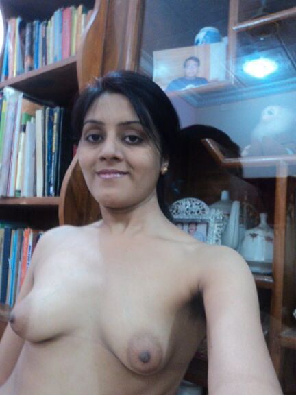 Desi Pakistan wife Aarthi pics shared with ex-bf