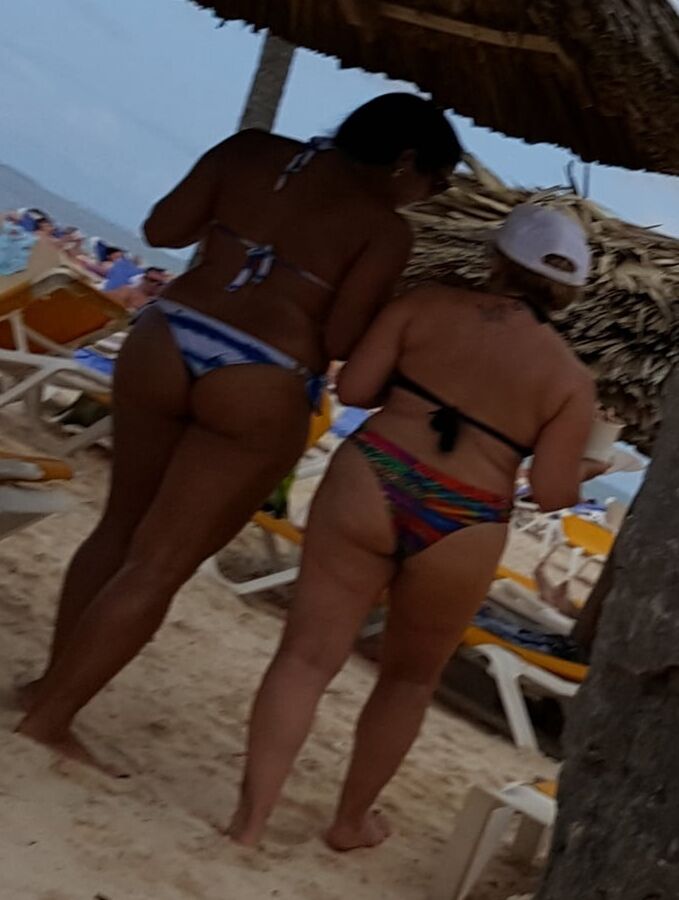 nice ass in thong at the beach