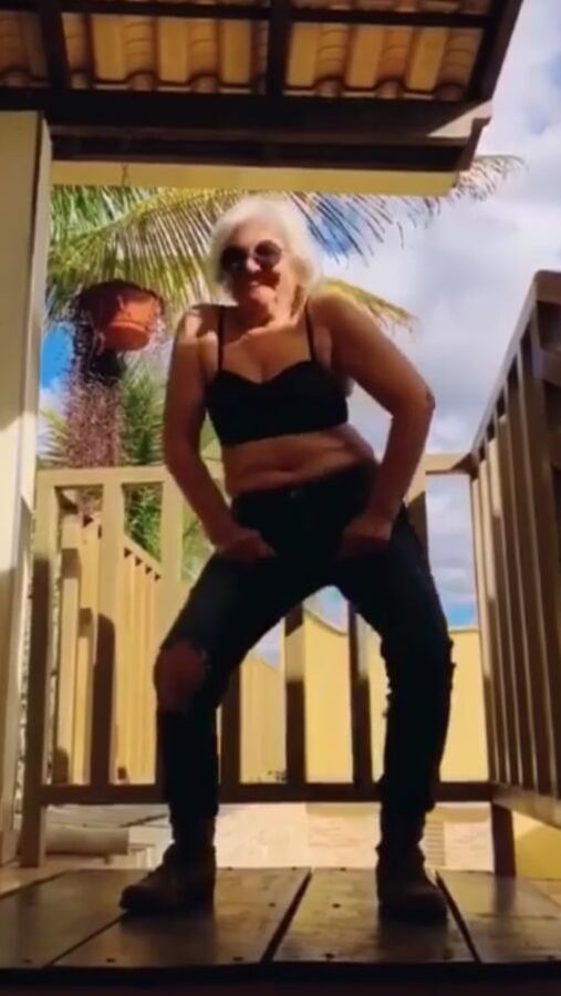 LATIN GRANNY