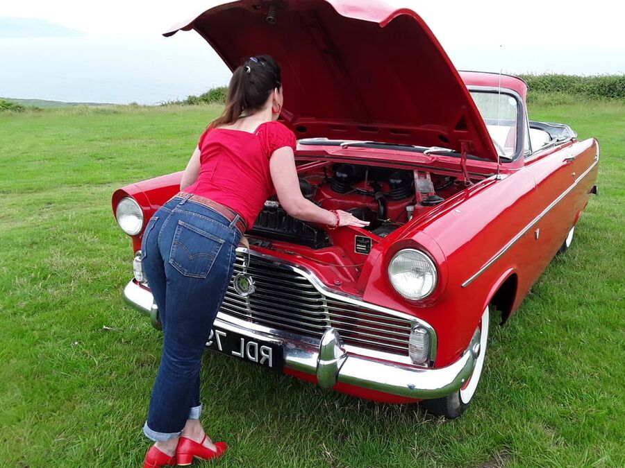 Shoe Fetish Mrs in her red shoes