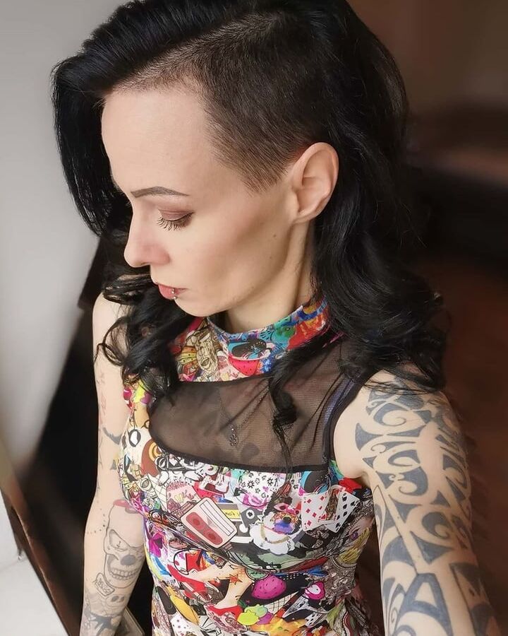 Hot tattooed babe