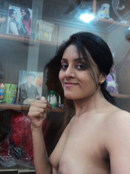 Desi Pakistan wife Aarthi pics shared with ex-bf