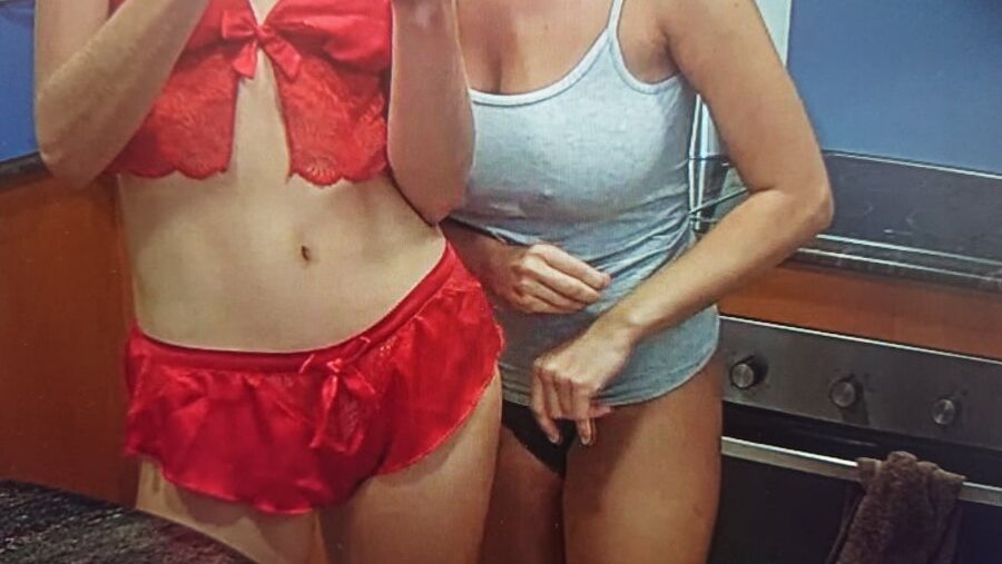 Sexy Girls on cam in kitchen