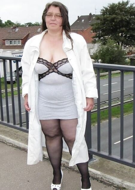 Elegant Dressed LADY&;s
