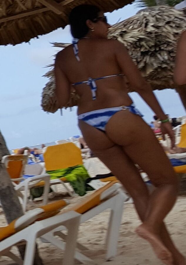 nice ass in thong at the beach