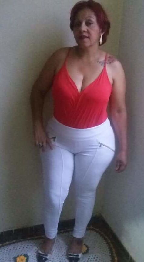 Elegant Dressed LADY&;s
