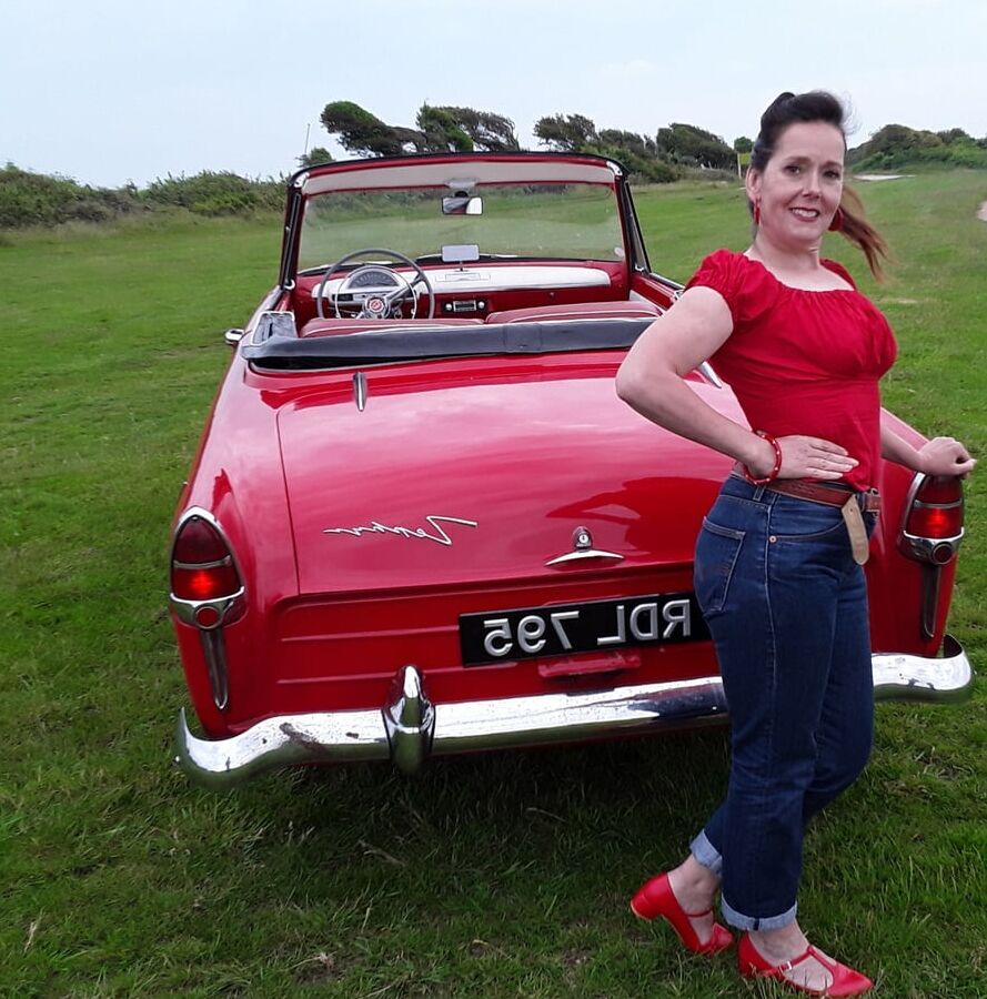 Shoe Fetish Mrs in her red shoes