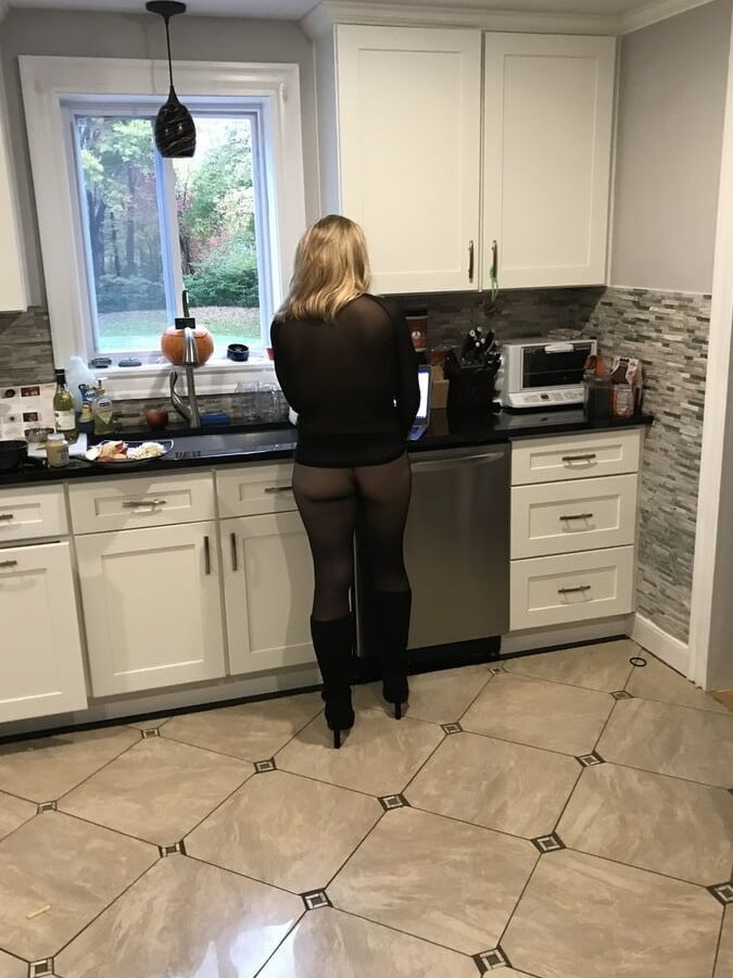 Laurie, innocent sub-housewife