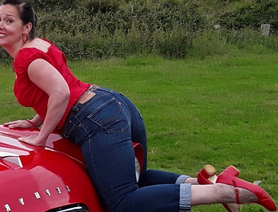 Shoe Fetish Mrs in her red shoes
