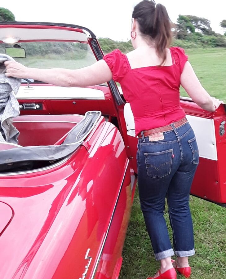 Shoe Fetish Mrs in her red shoes