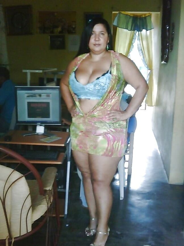 Elegant Dressed LADY&;s