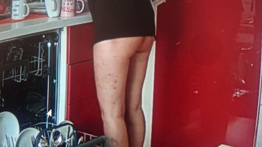 Sexy Girls on cam in kitchen