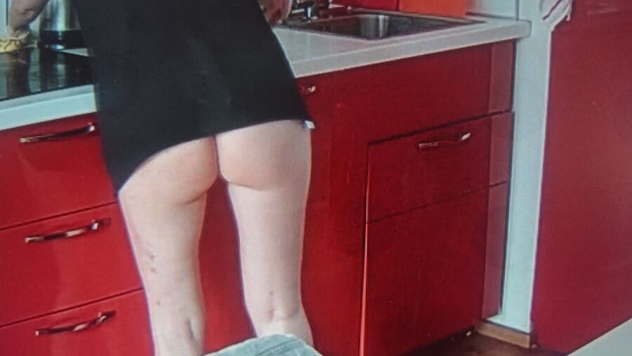 Sexy Girls on cam in kitchen