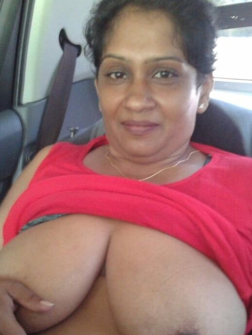 sl aunty show Boobs car inside