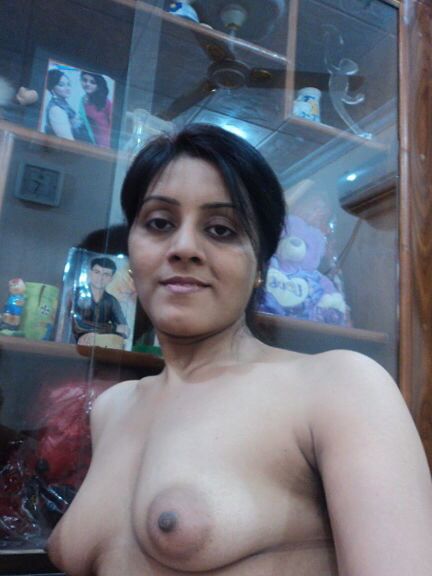 Desi Pakistan wife Aarthi pics shared with ex-bf