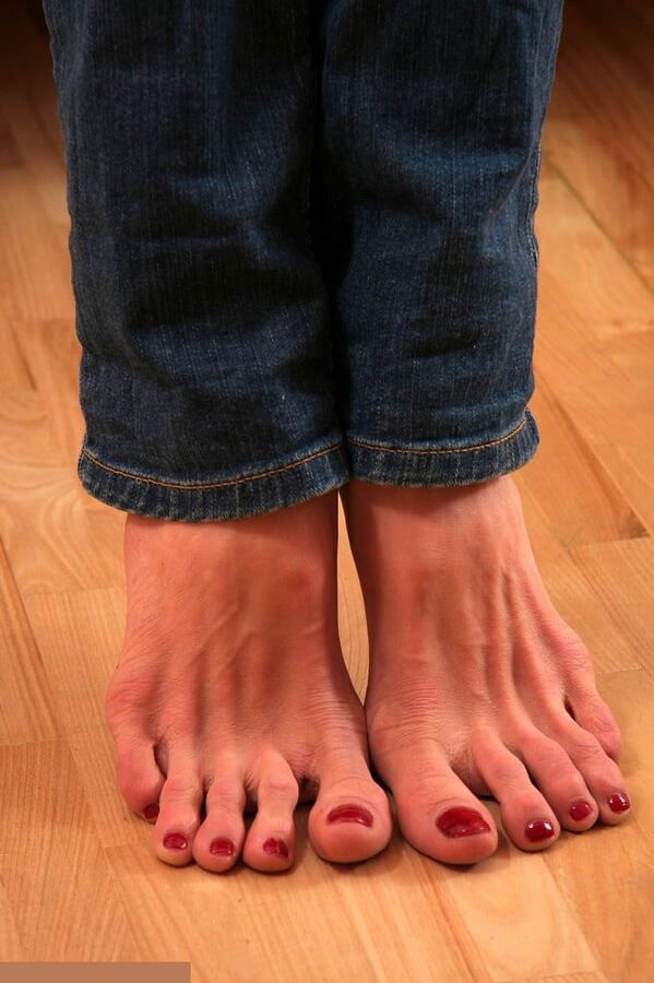 feet of a girl who likes to dance