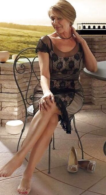 服を着たセクシーな女性