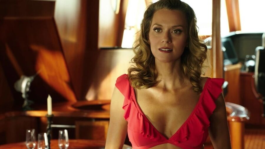 hilarie burton