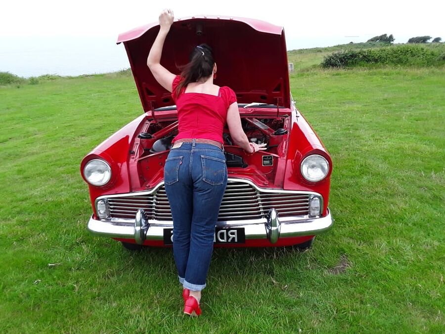 Shoe Fetish Mrs in her red shoes